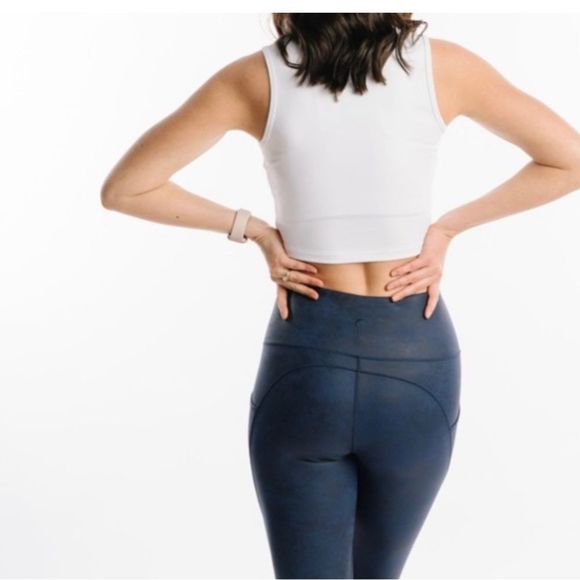 Zyia Distressed Blue Ankle Cinch Hi-Rise 7/8 24” size 4 EUC worn once - Picture 2 of 6